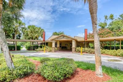 Wyndham Lakes - Senior Living Facility