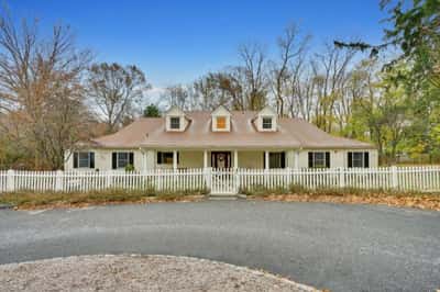 Fox Trail Memory Care Living at Park Ridge - Senior Living Facility