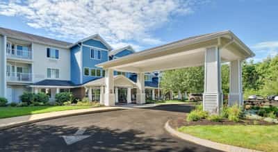 Holiday Maple Suites