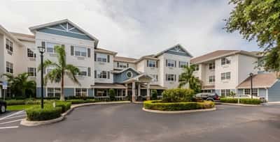 The Colonnade at Beckett Lake