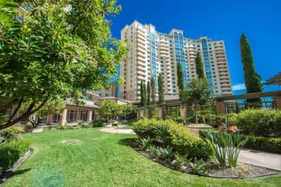 Vi at La Jolla Village