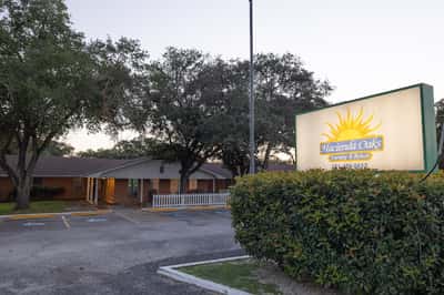 Hacienda Oaks Nursing & Rehabilitation Center - Senior Living Facility