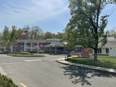 Mira Vie at Montville