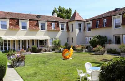 Oakland Heights Nursing and Rehabilitation - Senior Living Facility