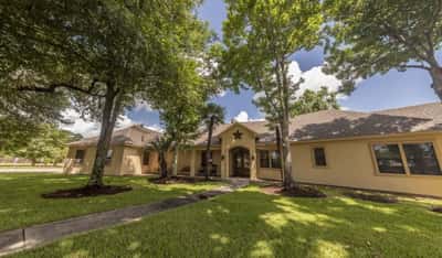 Valiente Senior Living - Senior Living Facility