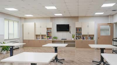 East Neck Nursing & Rehabilitation Center - Senior Living Facility