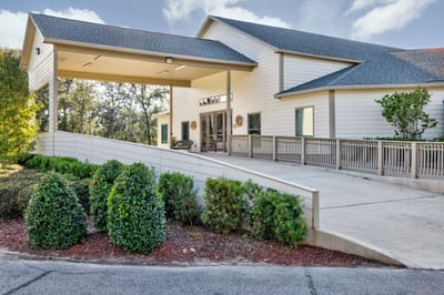Exterior view of SummerHouse Bay Cove with accessible entrance