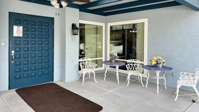 Entrance area with seating and flower decor