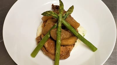 Plated meal with chicken and asparagus