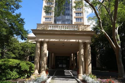 Front entrance of Renaissance on Peachtree with landscaping