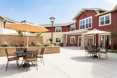 Courtyard with seating and umbrellas at Westmont of Brentwood