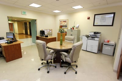 Reception area with a round table and chairs