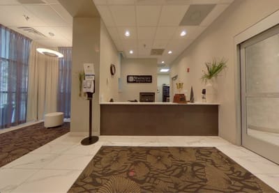 Welcoming reception area of Symphony Lincoln Park