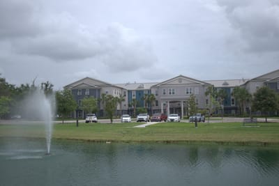 Exterior view of The Landings at Gentry Park with fountain