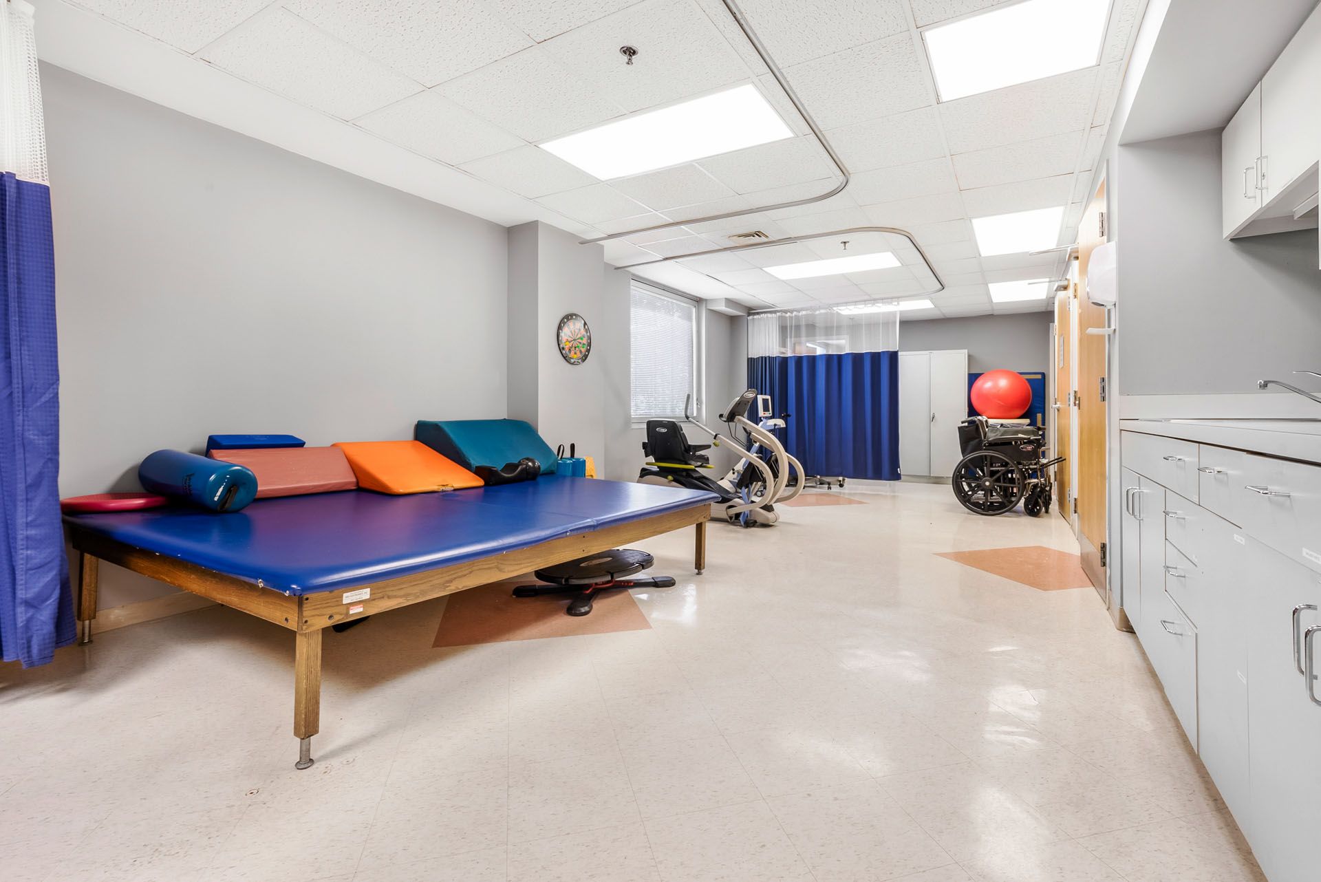 Rehabilitation exercise room with equipment