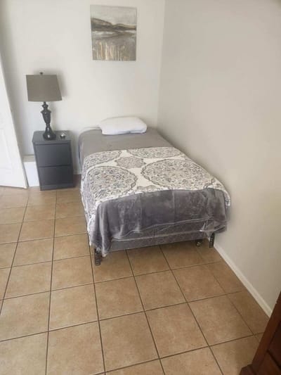 Cozy private resident room with a single bed