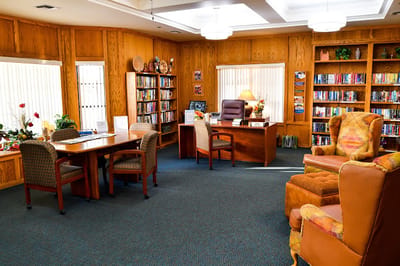 Cozy common area with bookshelves and seating