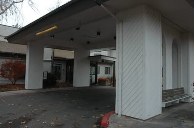 Covered entrance of Arbor Village at Hillcrest