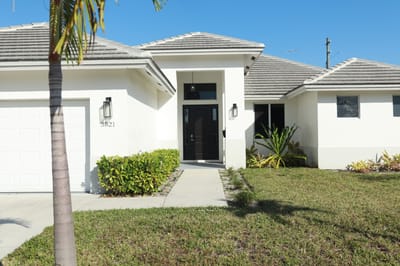 Exterior of Lauderhill Family Care Retirement facility