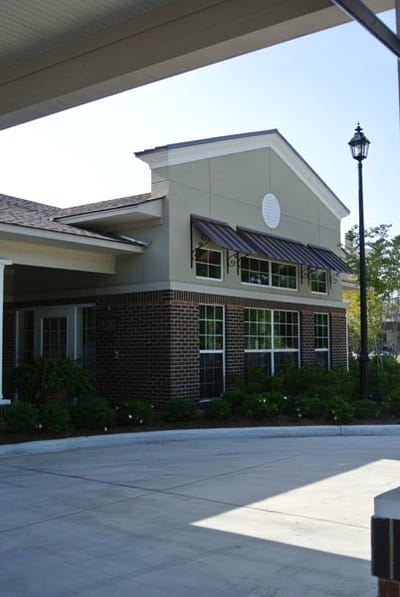 Exterior view of the Magnolia Manor Nursing and Rehabilitation Center