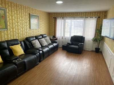 Cozy common area with leather seating.