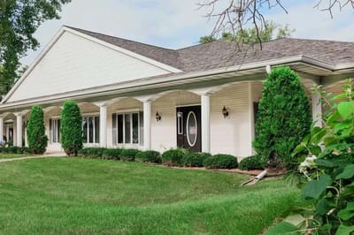 Exterior view of Cottonwood Manor Assisted Living