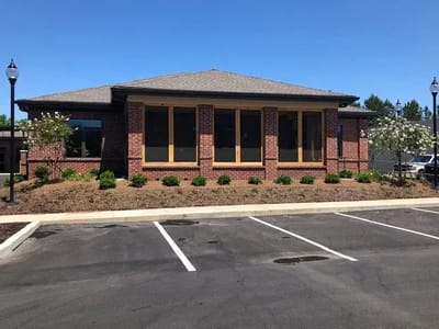 Exterior view of Crowne Health Care of Springhill building