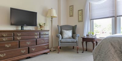 Complete Care At Holmdel Llc, nursing home in Holmdel, NJ — Cozy bedroom with television and floral decorations