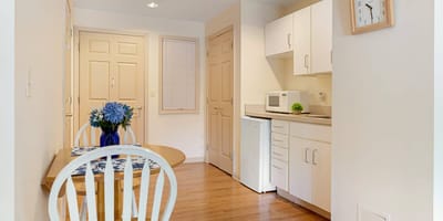 Complete Care At Holmdel Llc, nursing home in Holmdel, NJ — Cozy kitchenette with a dining table and flowers