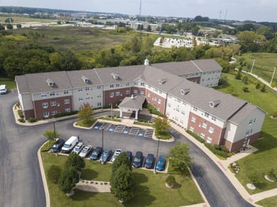 Aerial view of Heritage Woods of Rockford building and landscape