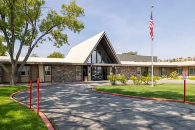 Front entrance of Rosewood Rehabilitation Center