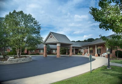 Exterior view of Bickford of Bourbonnais with landscaping