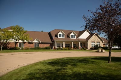 Exterior view of Bickford of Bourbonnais with landscaping
