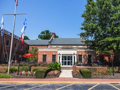 Exterior view of Commonwealth Senior Living at Churchland House