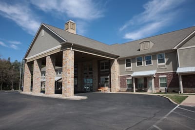 Front entrance of Forest Hills Commons facility