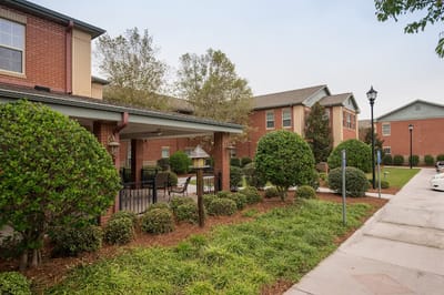 Outdoor view of the Crescent Landing at Hattiesburg facility