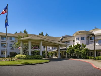 Exterior view of Holiday Sheldon Oaks with landscaping