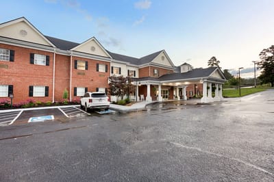 Exterior view of StoryPoint Knoxville West facility
