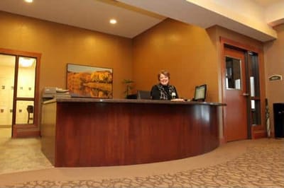 A receptionist at the front desk of a senior living facility