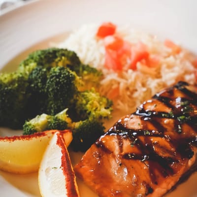 Meadowcrest – Middletown, Assisted Living in Middletown, DE — A plate of salmon with rice and broccoli