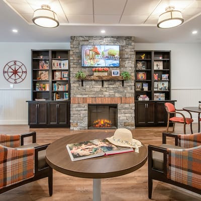 Cozy common area with bookshelves and seating