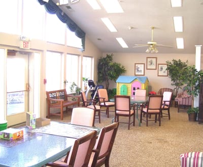 Common room with tables and chairs