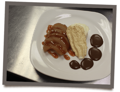 Dessert plate with sliced apples and cream