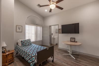 Cozy private room with modern amenities