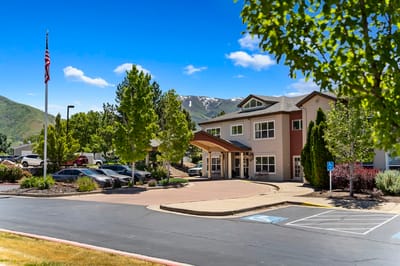 Front exterior view of Avamere at Mountain Ridge facility
