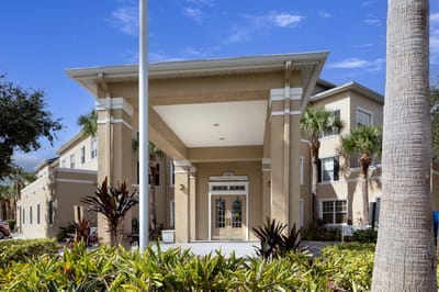 Front entrance of Glenbrooke at Palm Bay
