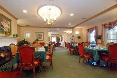 Elegant dining area with red chairs and green tablecloths