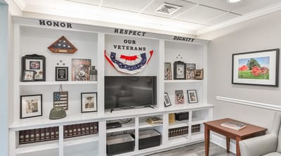 Decorative display honoring veterans in a common area