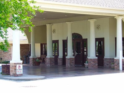Front entrance of Maison De Lafayette facility.