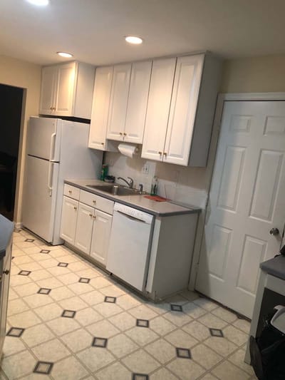 Bright, clean kitchen with appliances.